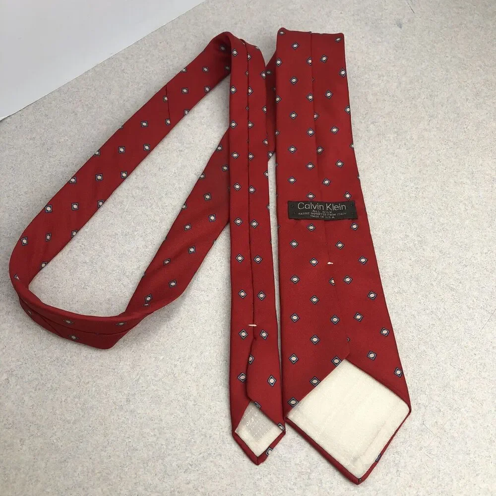 Calvin Klein Men's Neck‎ Tie Red Geo Silk Blend 100% Silk Italy